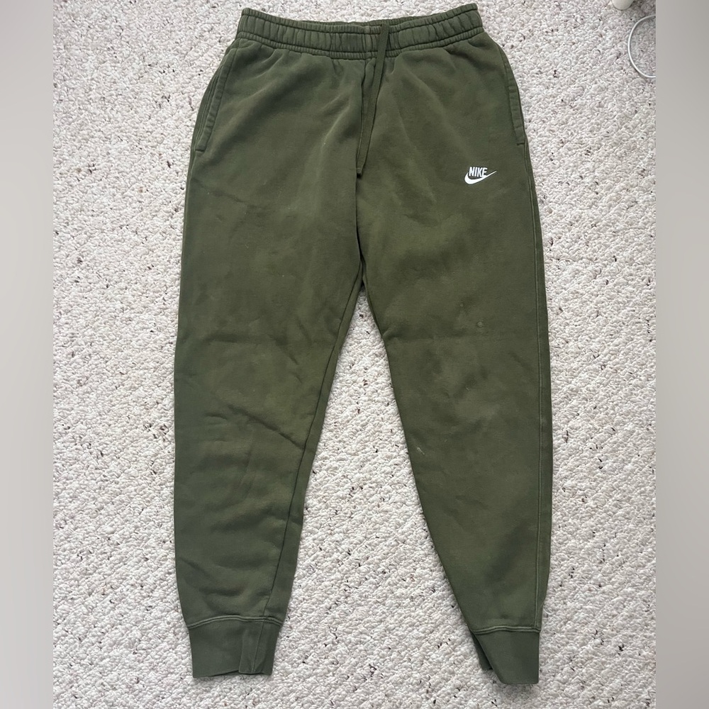 Men’s Nike Sweatpants.